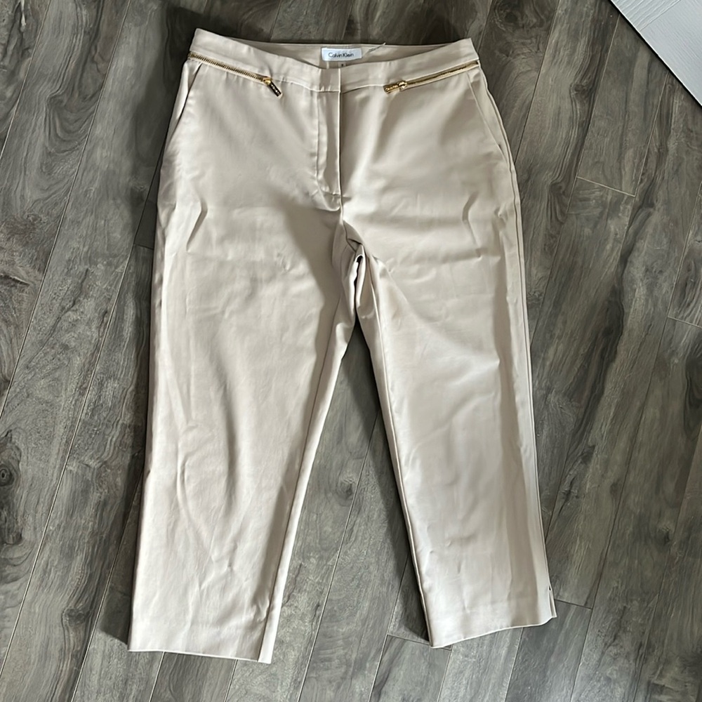 Calvin Klein Capris Pants - size 6